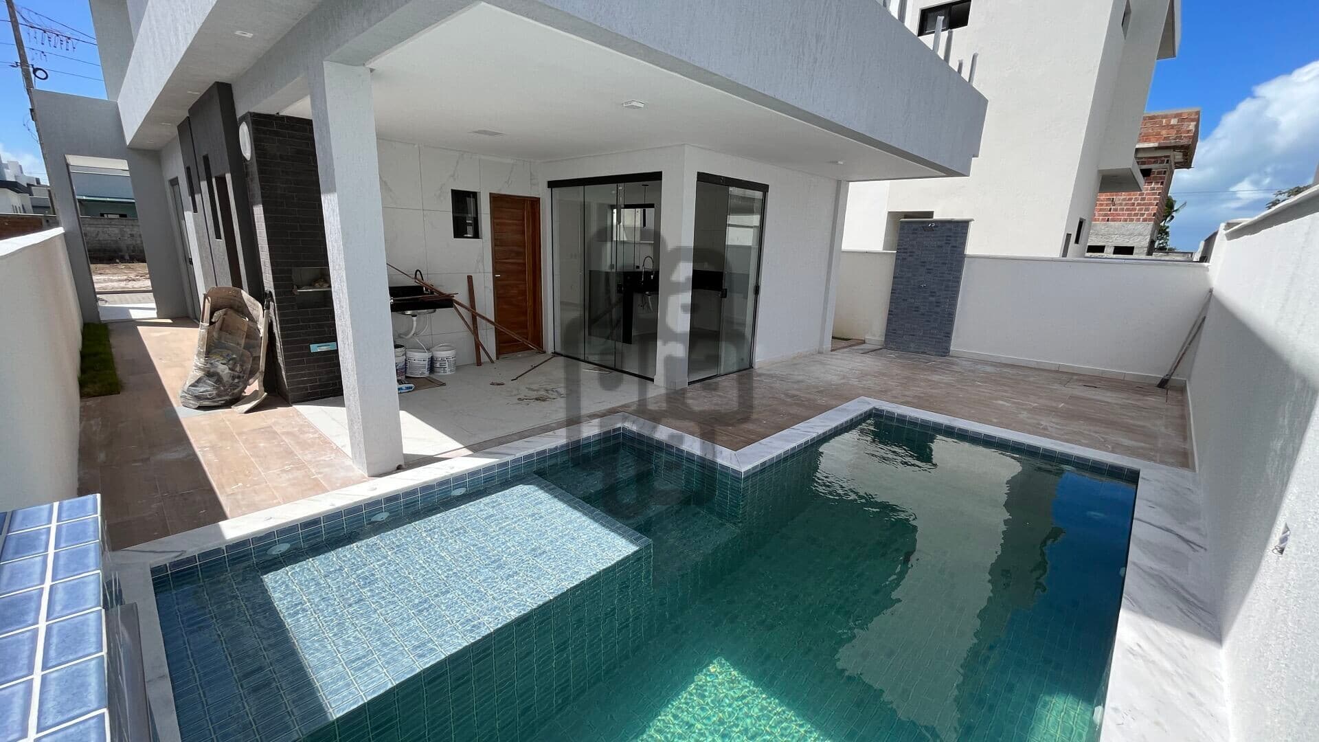 Casa em condomínio fechado com piscina e espaço Gourmet