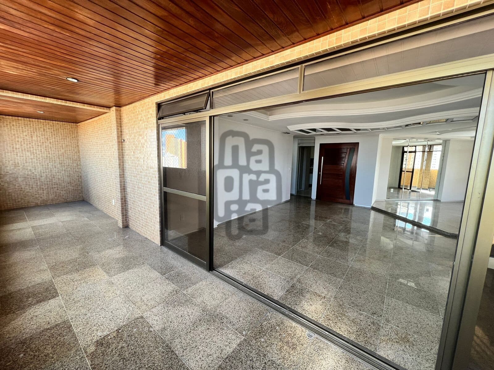 Apartamento cobertura a menos de 750 metros do mar