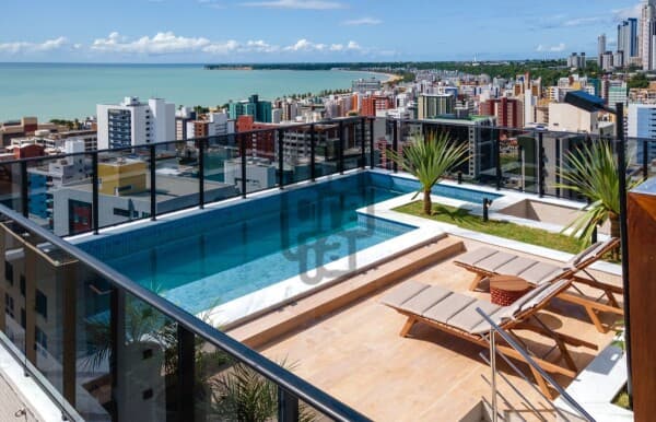 Apartamento projetado e mobiliado, a 500 metros do mar.