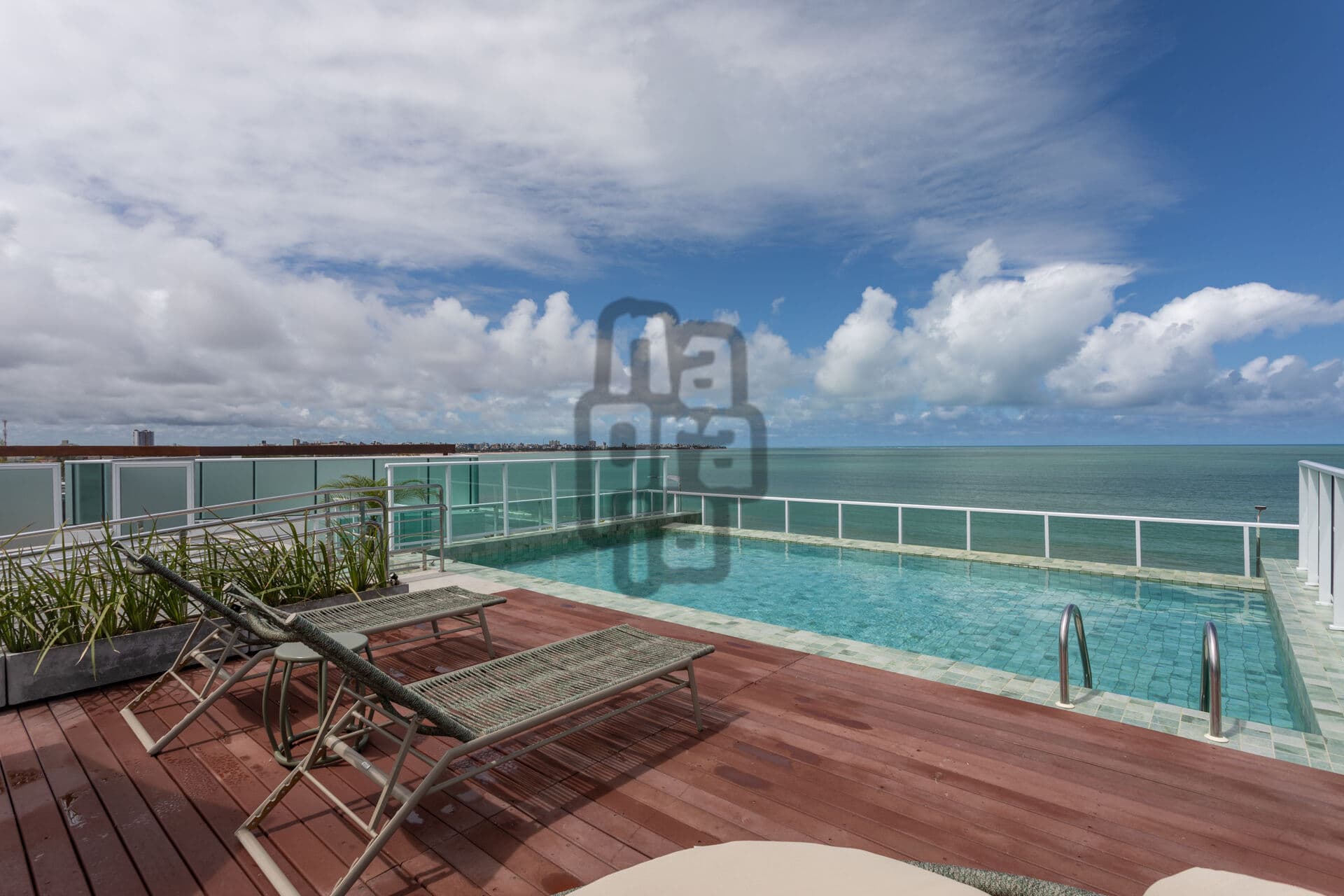 Apartamento de alto padrão à beira-mar do Bessa