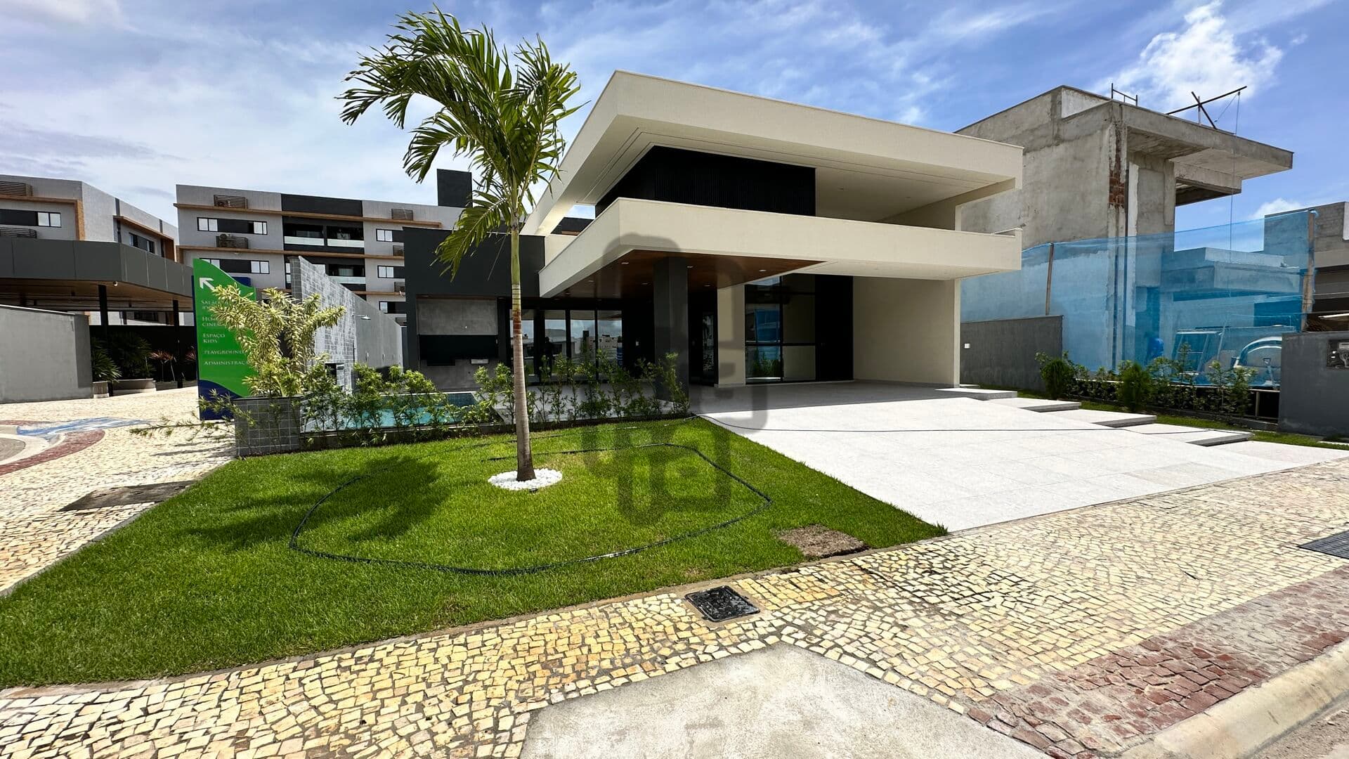 Casa em condomínio fechado de alto padrão
