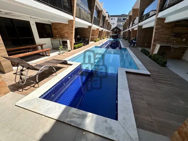Casa triplex com 03 suítes a menos de 250 da praia do Poço