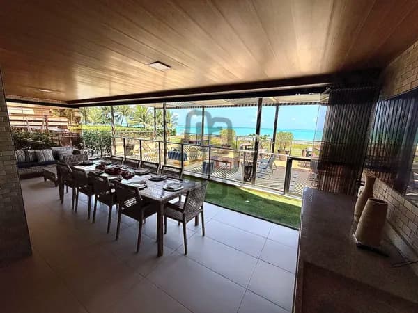 Apartamento de alto padrão pé na areia