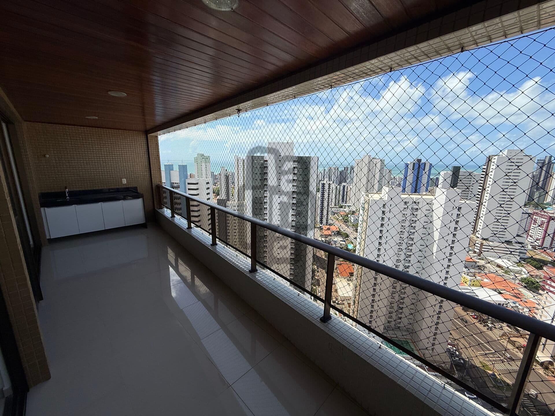 Apartamento de alto padrão em andar alto e super espaçoso.