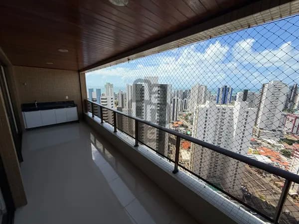 Apartamento de alto padrão em andar alto e super espaçoso.
