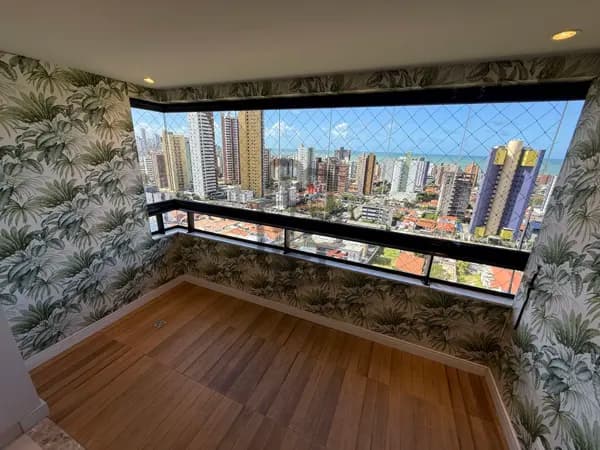 Apartamento em andar alto e vista para o mar