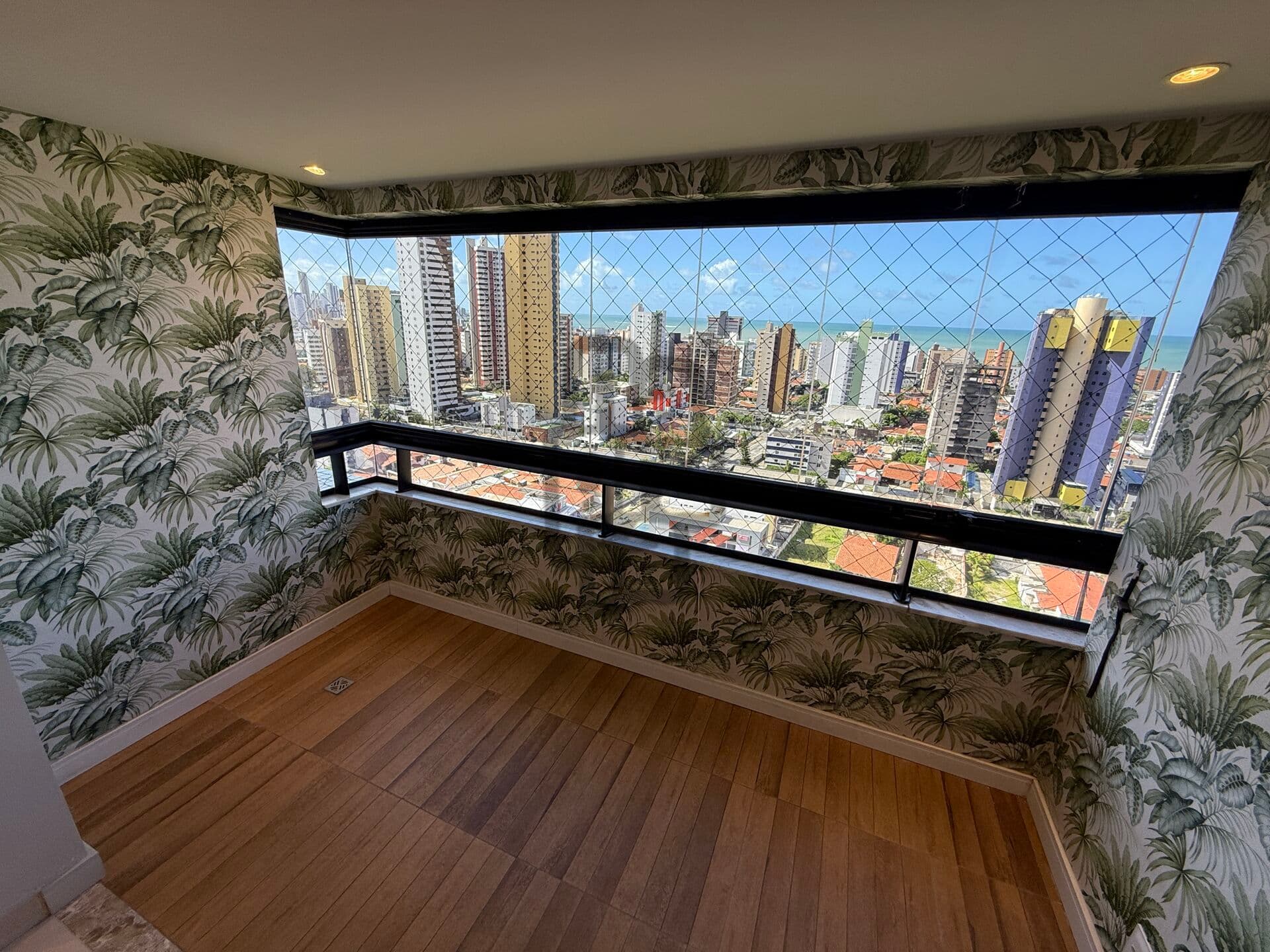 Apartamento em andar alto e vista para o mar