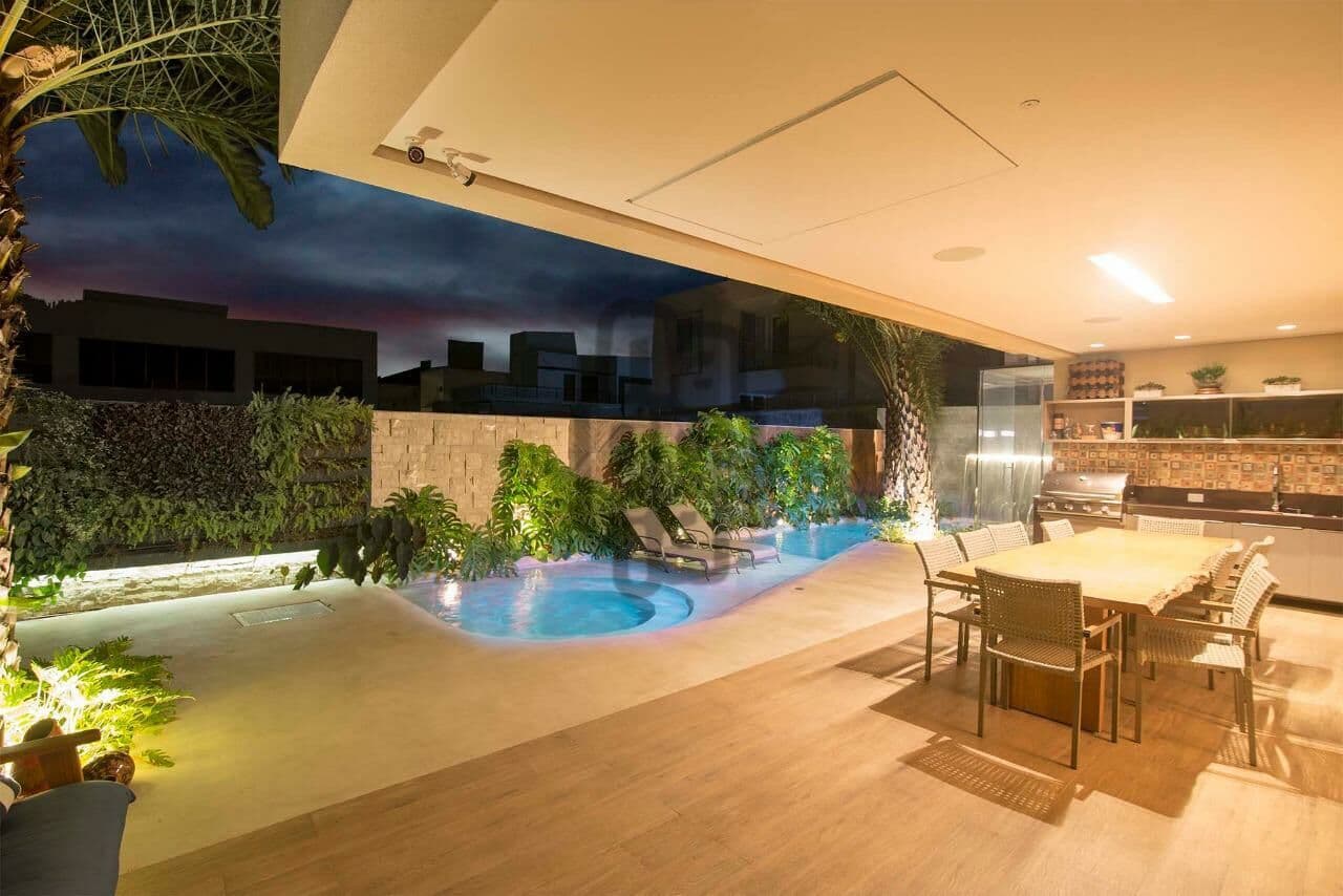 Exclusiva casa em condomínio fechado de altíssimo padrão