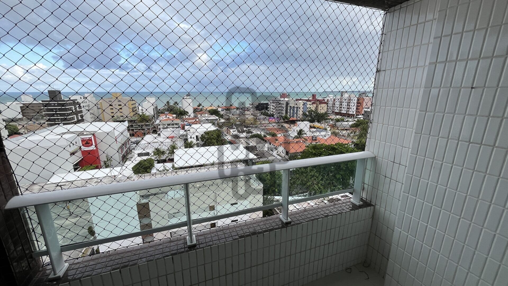 Apartamento próximo ao Parque Parahyba e a 350 metros da praia do Bessa
