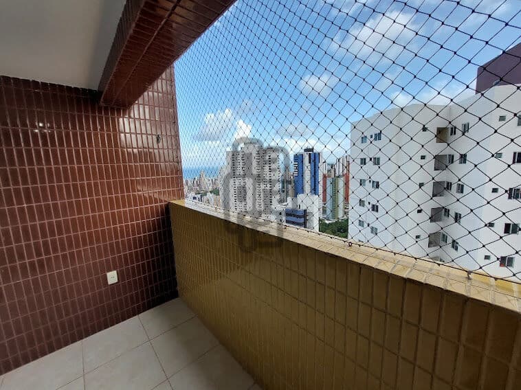 Apartamento com 03 quartos sendo 02 suítes (01 com closet)!