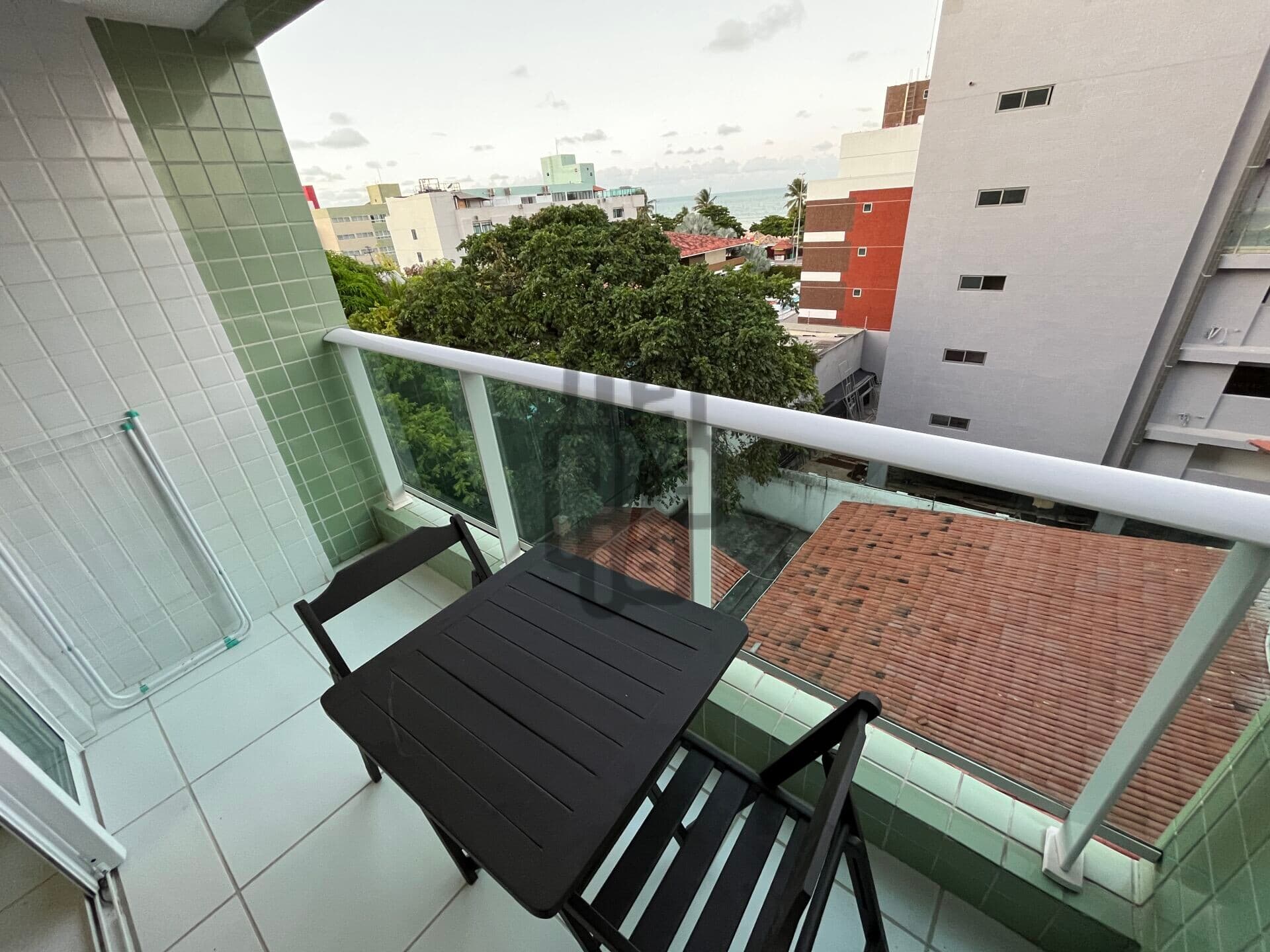 Apartamento projetado e mobiliado com 02 quartos