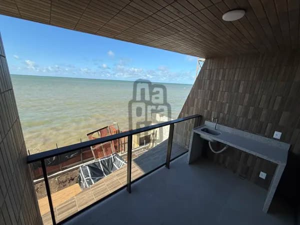 Apartamento pronto para morar, de alto padrão e pé na areia