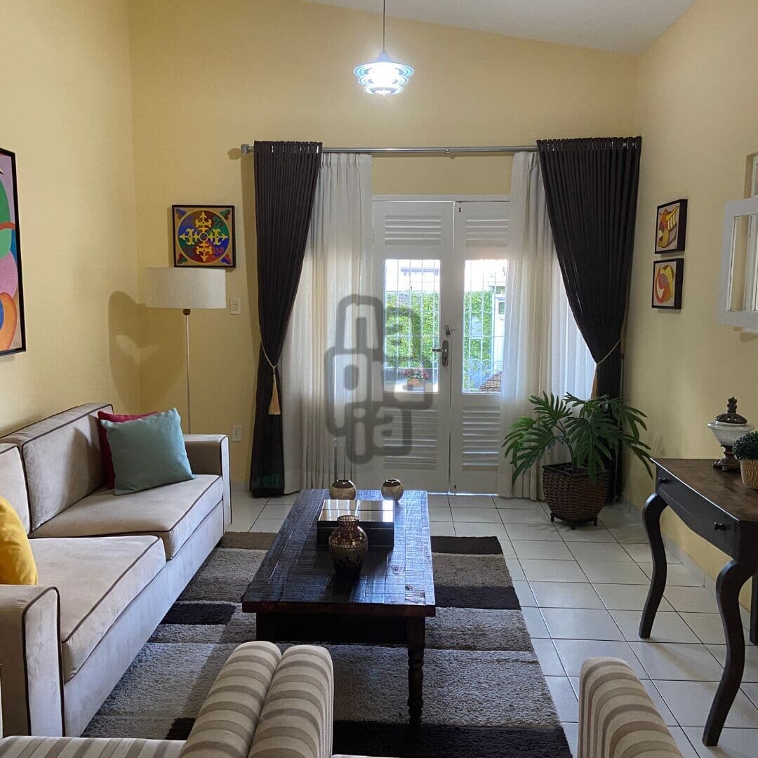 Casa com 05 quartos em Tambauzinho