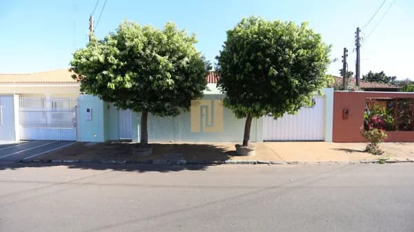 Casa com Piscina à Venda em Presidente Epitácio - SP