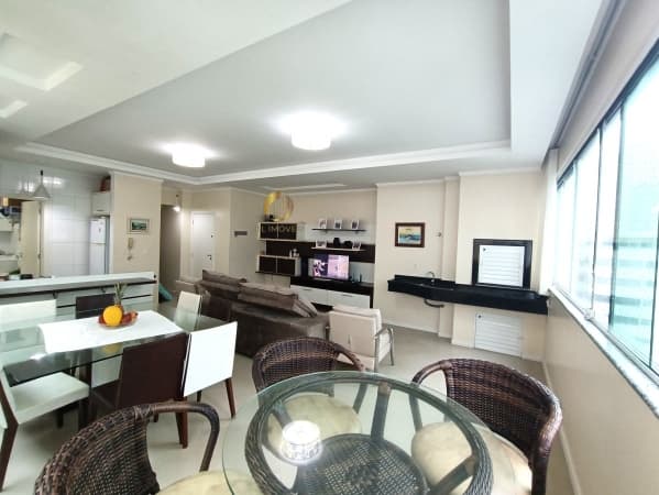 Apartamento Padrão para Aluguel em Meia Praia Itapema-SC