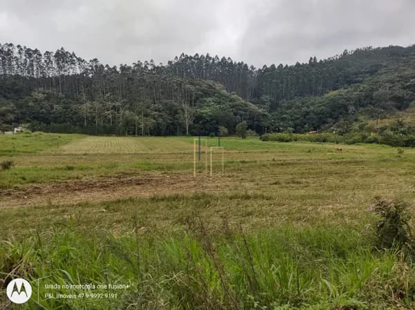 Terreno com 7.168m² no interior de Camboriú