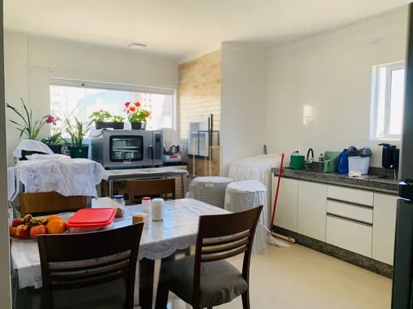 Apartamento com 03 dormitórios em Porto Belo