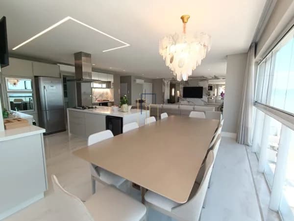 Maravilhoso apartamento andar alto de frente para o mar, com vista para o pier