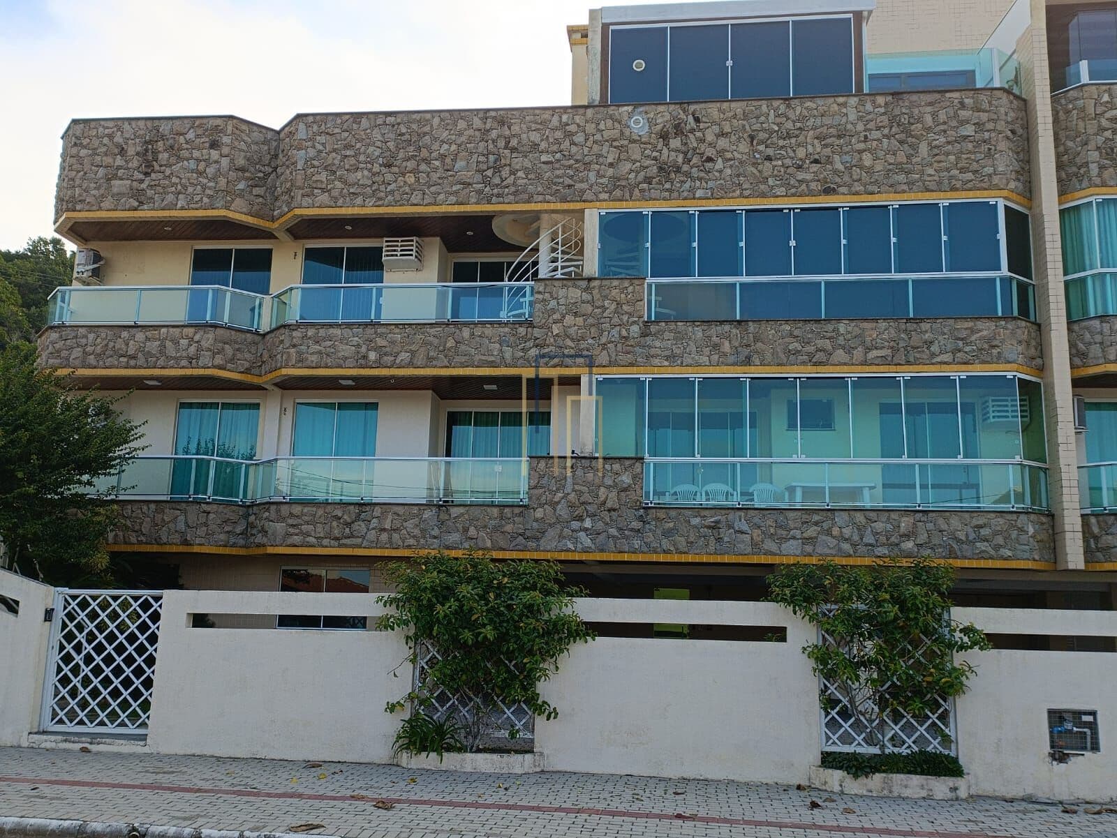 Cobertura Duplex á 50 metros da praia com vista para o mar!