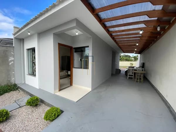 Linda casa a venda no Centro de Canelinha, pronta para morar!