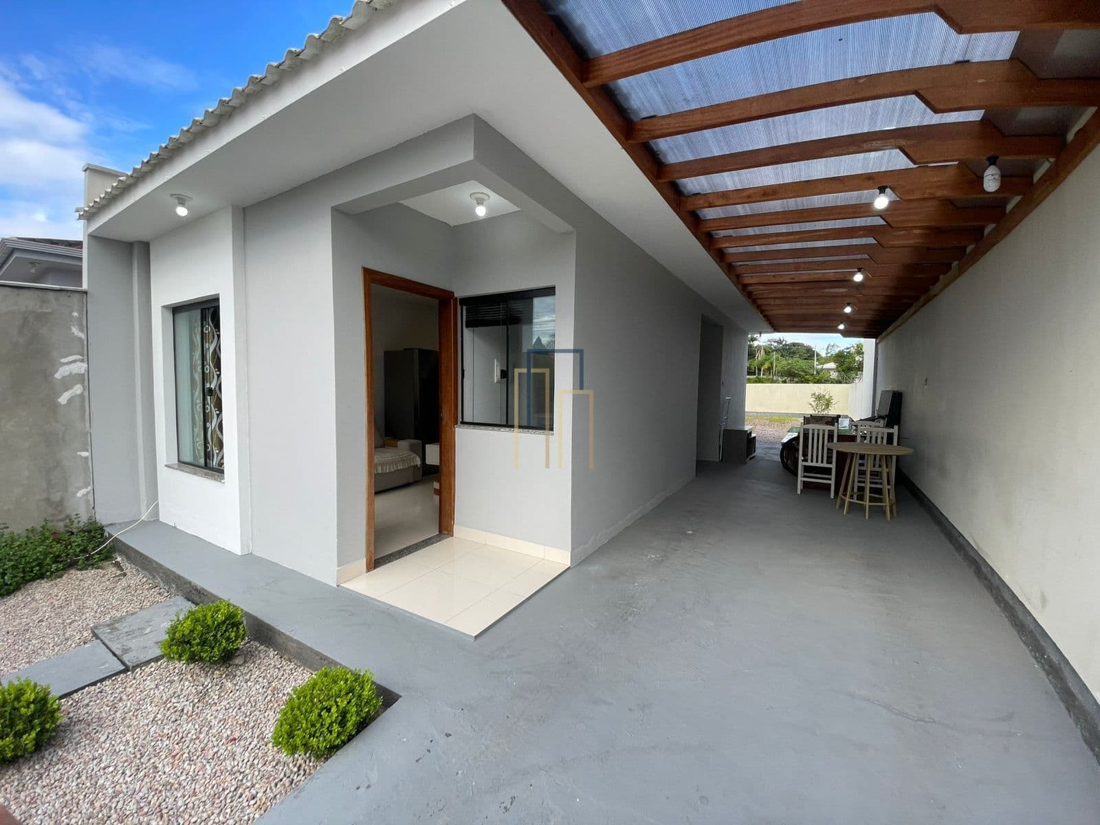 Linda casa a venda no Centro de Canelinha, pronta para morar!