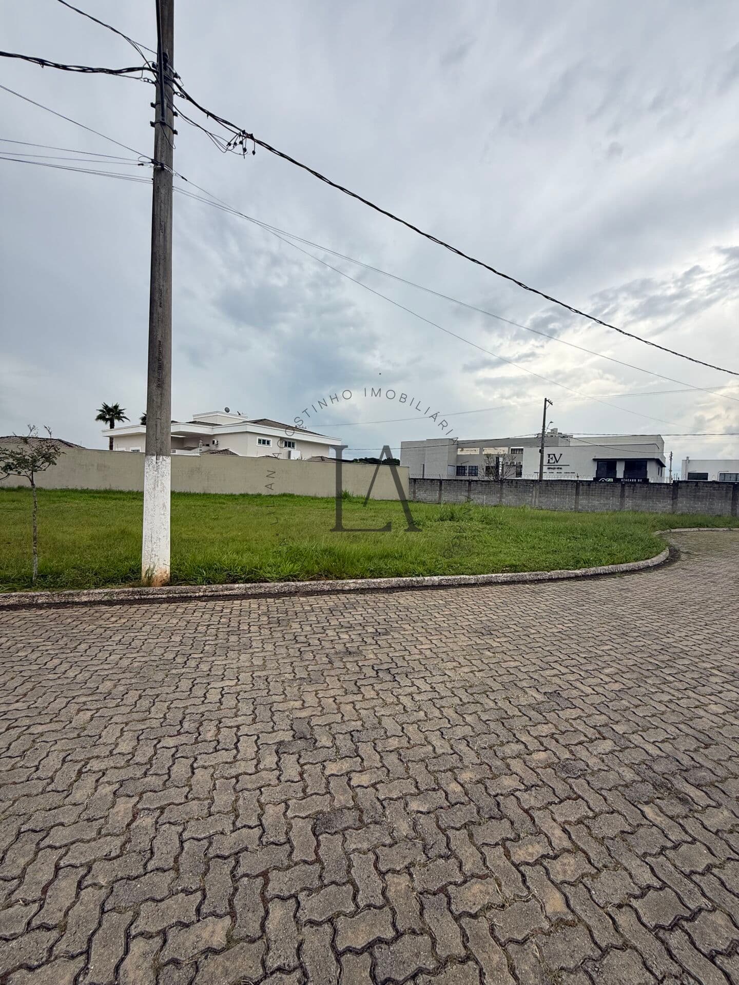 Terreno em Condomínio 661 m2
