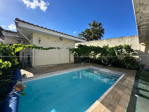 Casa com Piscina no bairro Vila Paraíba, Guaratinguetá/SP
