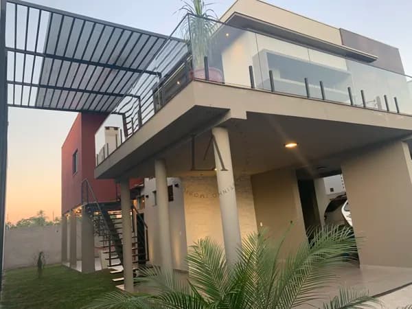 Casa no Clube dos 500 em Guaratinguetá com 3 Dormitórios sendo 1 Suíte