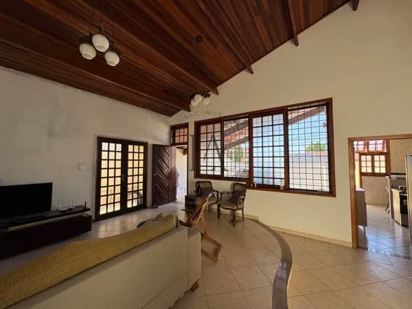 Casa à Venda no Portal das Colinas – Terreno 10x30, Casa Térrea Sólida com 3 Dormitórios