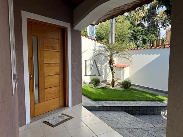 Casa Padrão no bairro Portal das Colinas - Excelente Localização