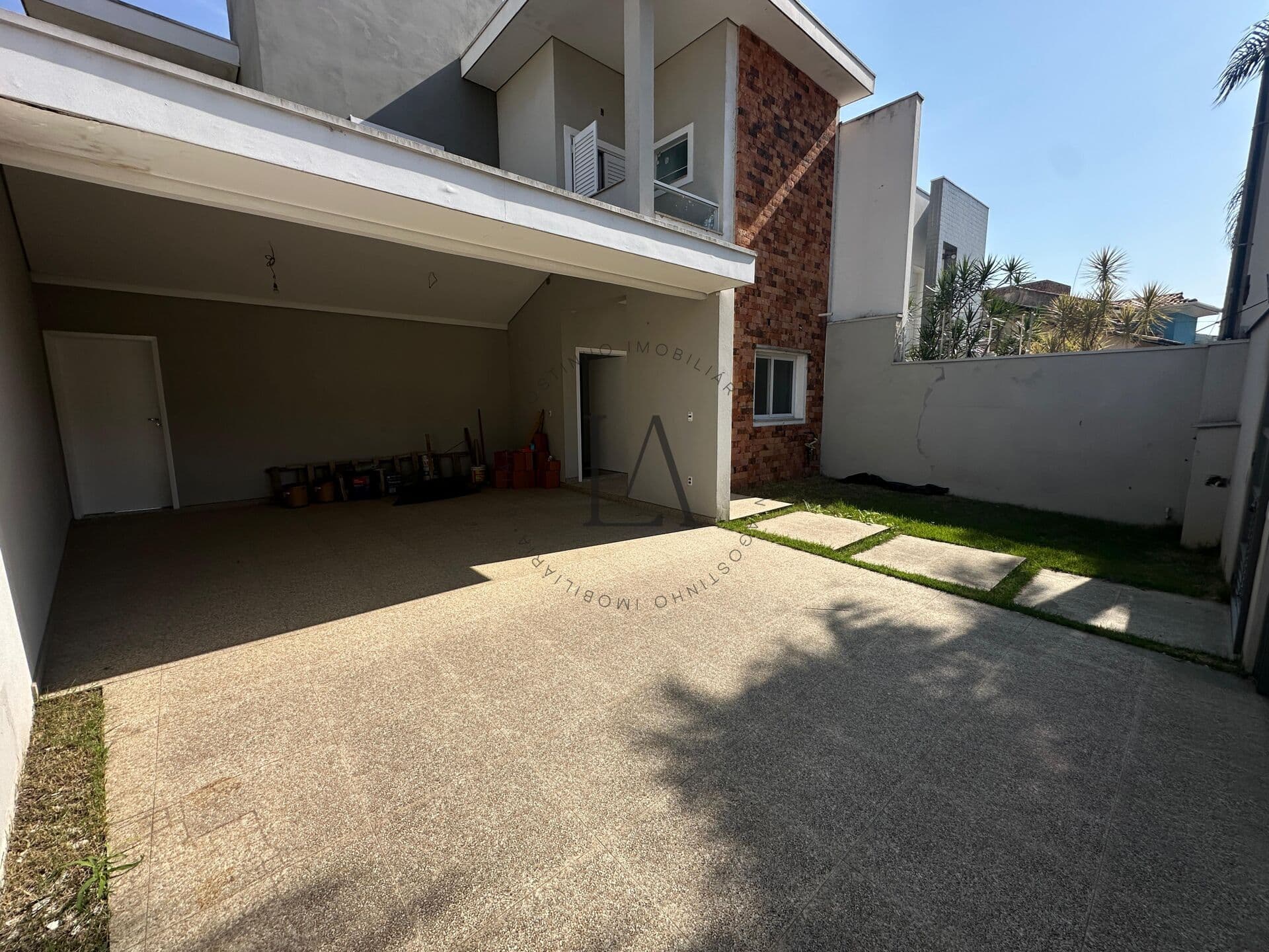 Casa nova com piscina no Bairro Portal das Colinas