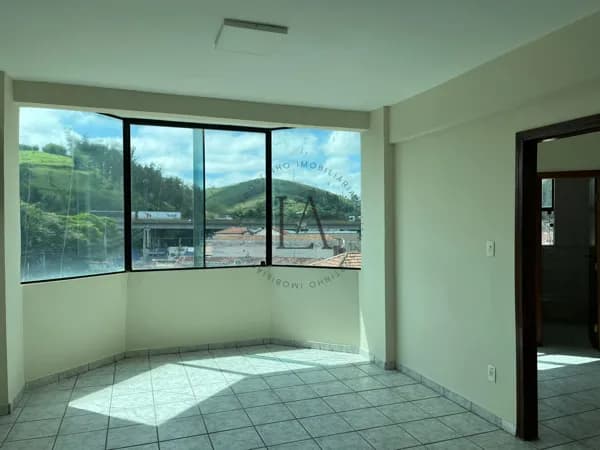 Sala Comercial no Centro de Guaratinguetá/SP