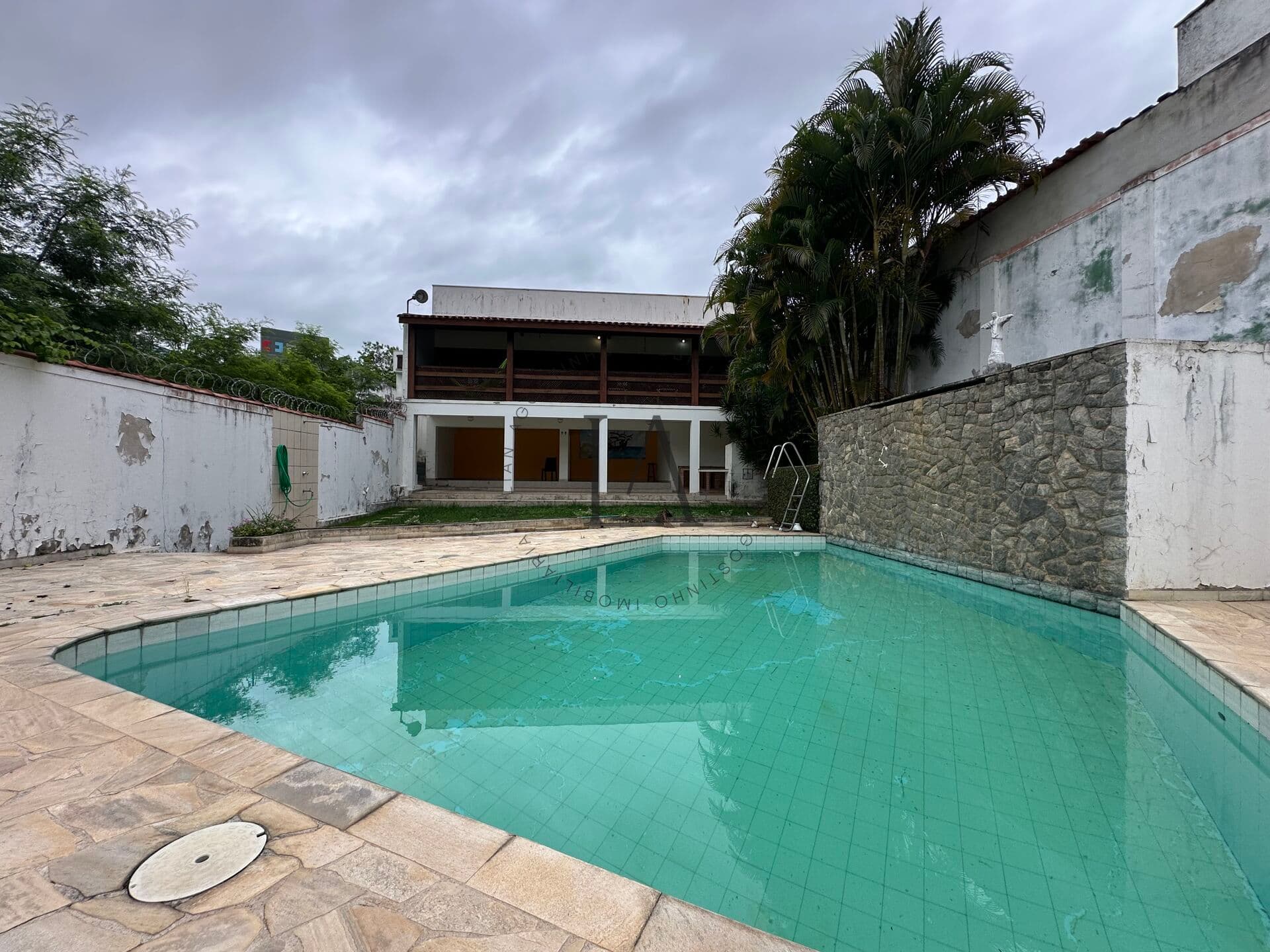 Casa com 3 dormitórios e piscina à venda no bairro Cruz - Lorena/SP