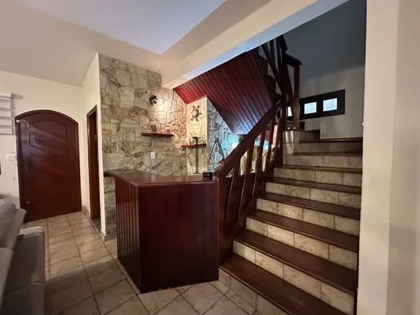 Casa à venda com 4 dormitórios e piscina no bairro Jardim Rony - Guaratinguetá/SP