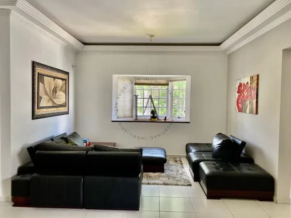 Casa em Guaratinguetá no Portal das Colinas com 3 dormitórios