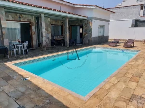 Casa no Jardim Paraíba em Aparecida com 4 dormitórios