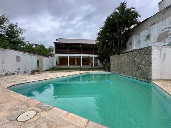 Casa Residencial/Comercial com 3 dormitórios e piscina para locação no bairro Cruz - Lorena/SP