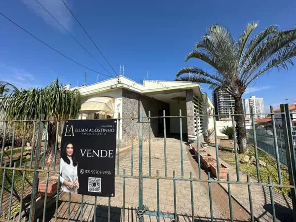 Casa em Guaratinguetá - Vila Paraíba
