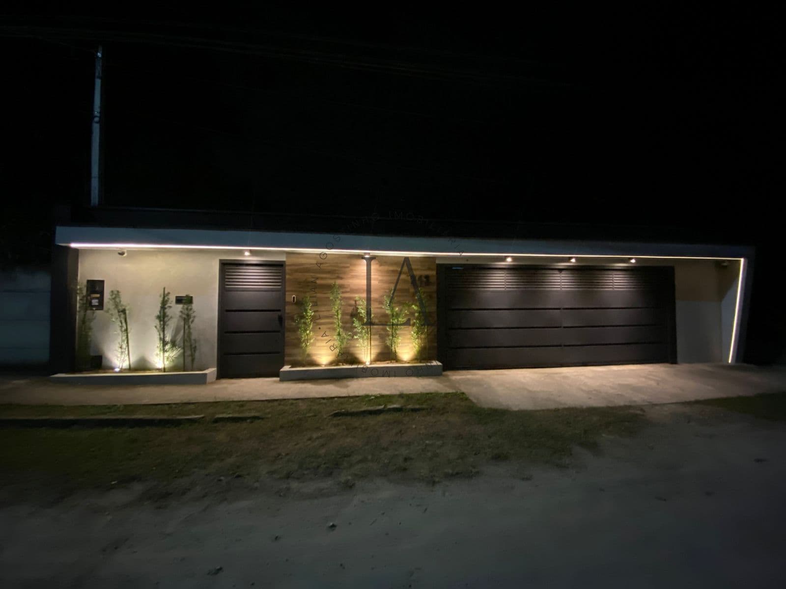Casa compacta no Clube dos 500 / Belvedere / Guaratinguetá.