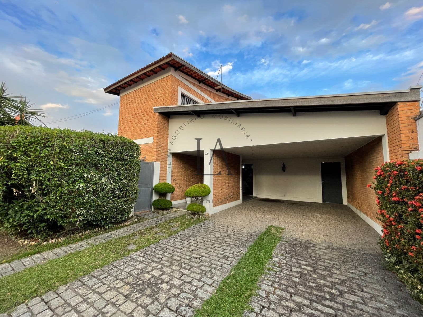 Sobrado Residencial/Comercial na Vila Paraíba, Guaratinguetá/SP