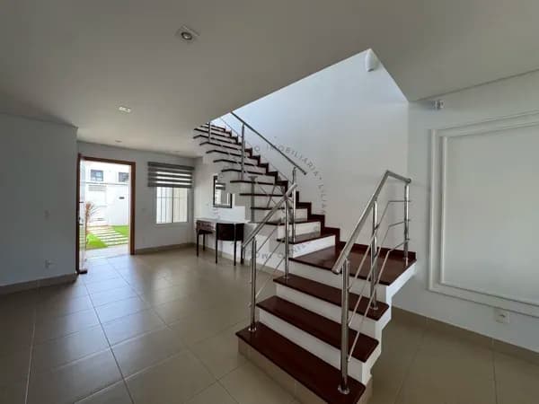 Casa à venda estilo sobrado na Vila Paraíba com 3 dorm - aceita permuta - Guaratinguetá