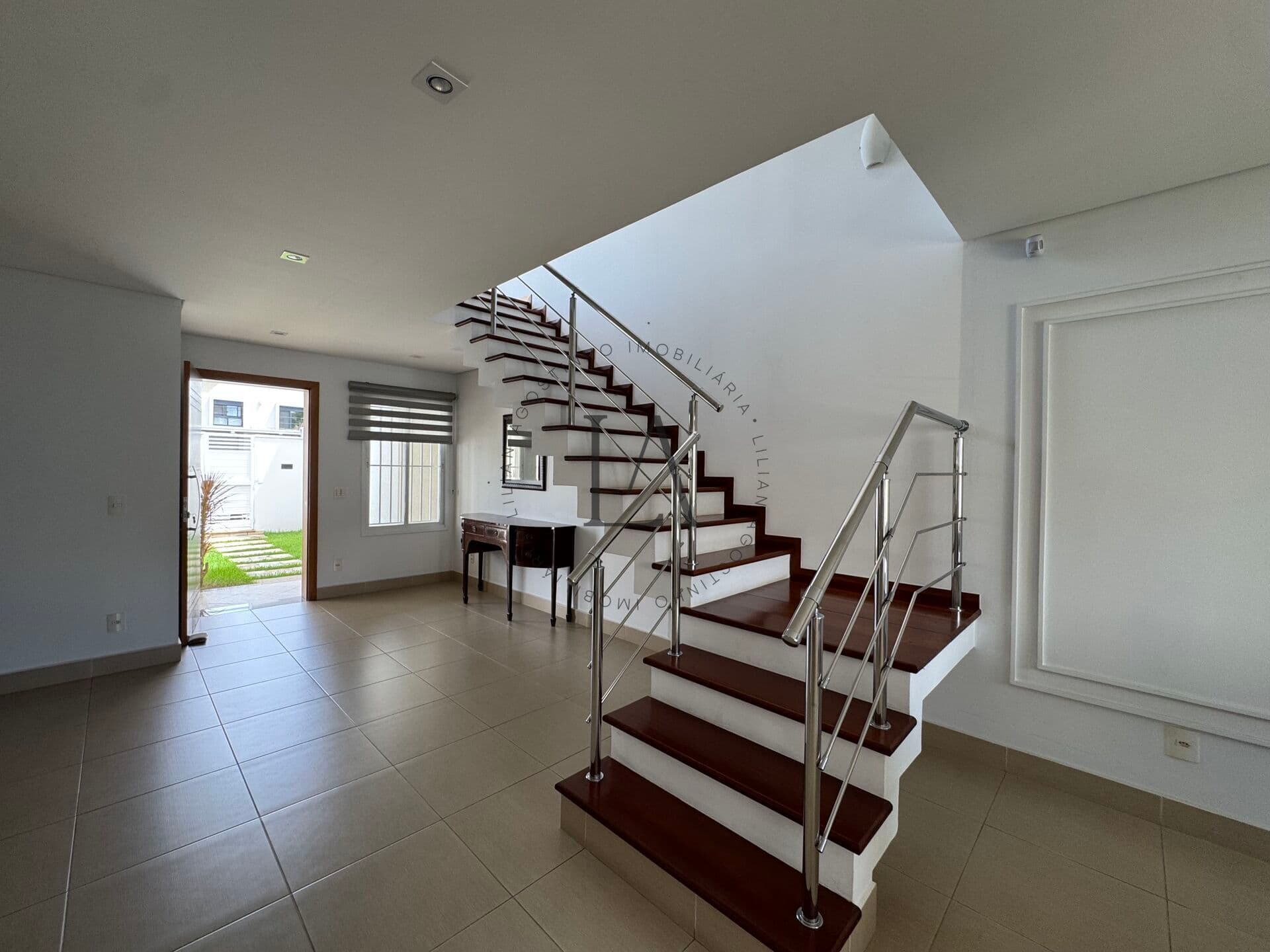 Casa à venda estilo sobrado na Vila Paraíba com 3 dorm - aceita permuta - Guaratinguetá