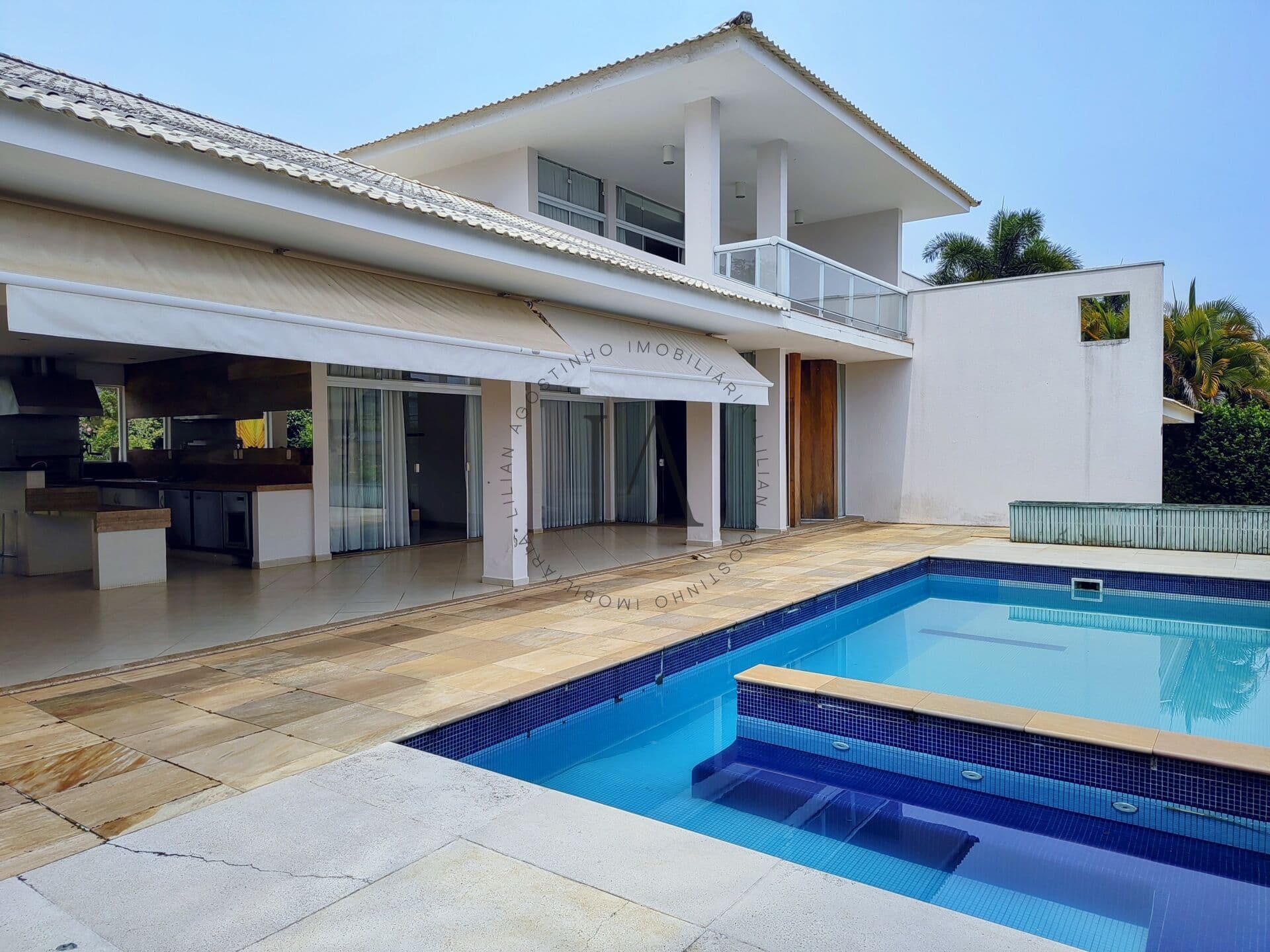 Casa Térrea em Condomínio com vista para a serra