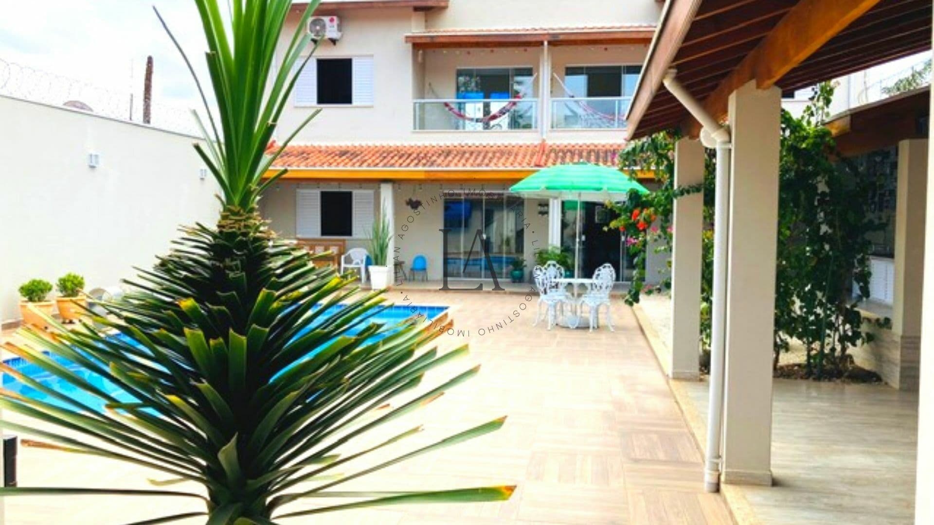 Casa em Guaratinguetá com 03 dormitórios no Clube dos 500