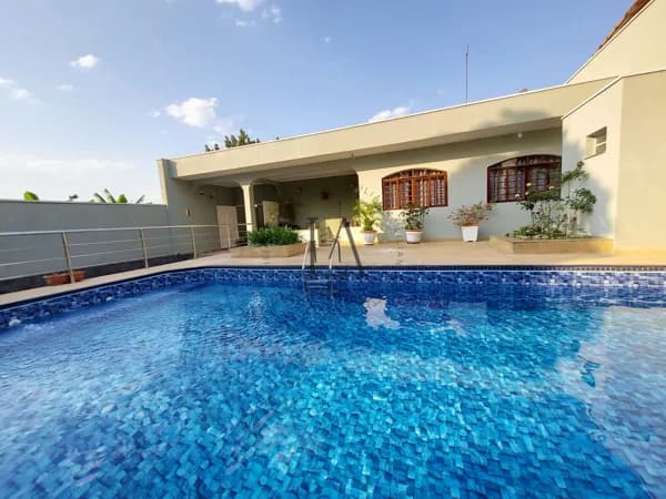 Casa no Clube dos 500 com 3 dormitórios em Guaratinguetá