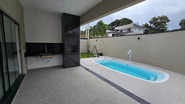 Casa 3 dormitórios sendo uma suíte e com piscina no Condomínio Internacional Parque Clube dos 500 em Guaratinguetá/SP