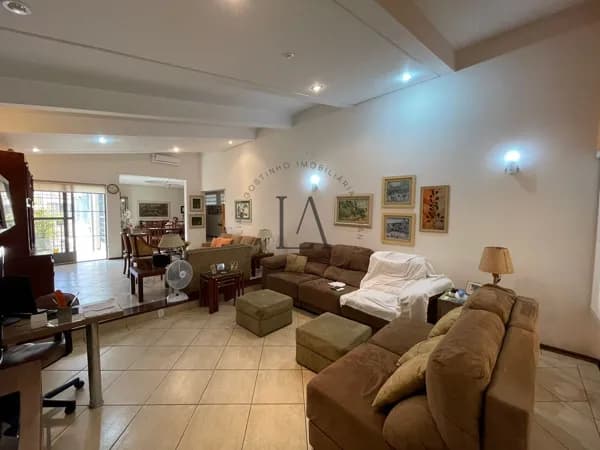 Casa em Guaratinguetá - Vila Paraíba