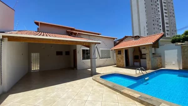 Casa em Guaratinguetá na Vila Paraíba com 3 suítes