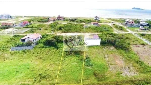 LOTE A POUCOS METROS DO MAR