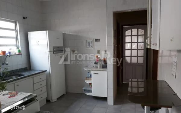 Casa De 03 Dormitórios